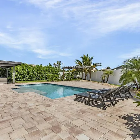 Soak Up The Sun - Relaxing Getaway Villa